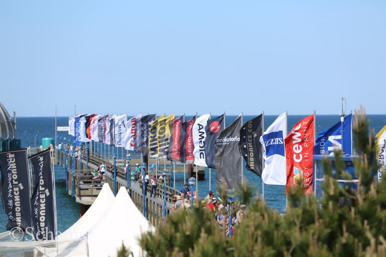 Ostseelagune Zingst, Exklusive Dhh, Strandnah, Sauna, Kamin, 3 Sz, 2 Baeder, Glasfaser, Haustierfrei, Garten Mit Suedterrasse, E-Ladesaeule, 2 Stellplaetze, Strandkorb, Fahrradschuppen, Waschmaschine, Trockner, Nichtraucher Exterior photo