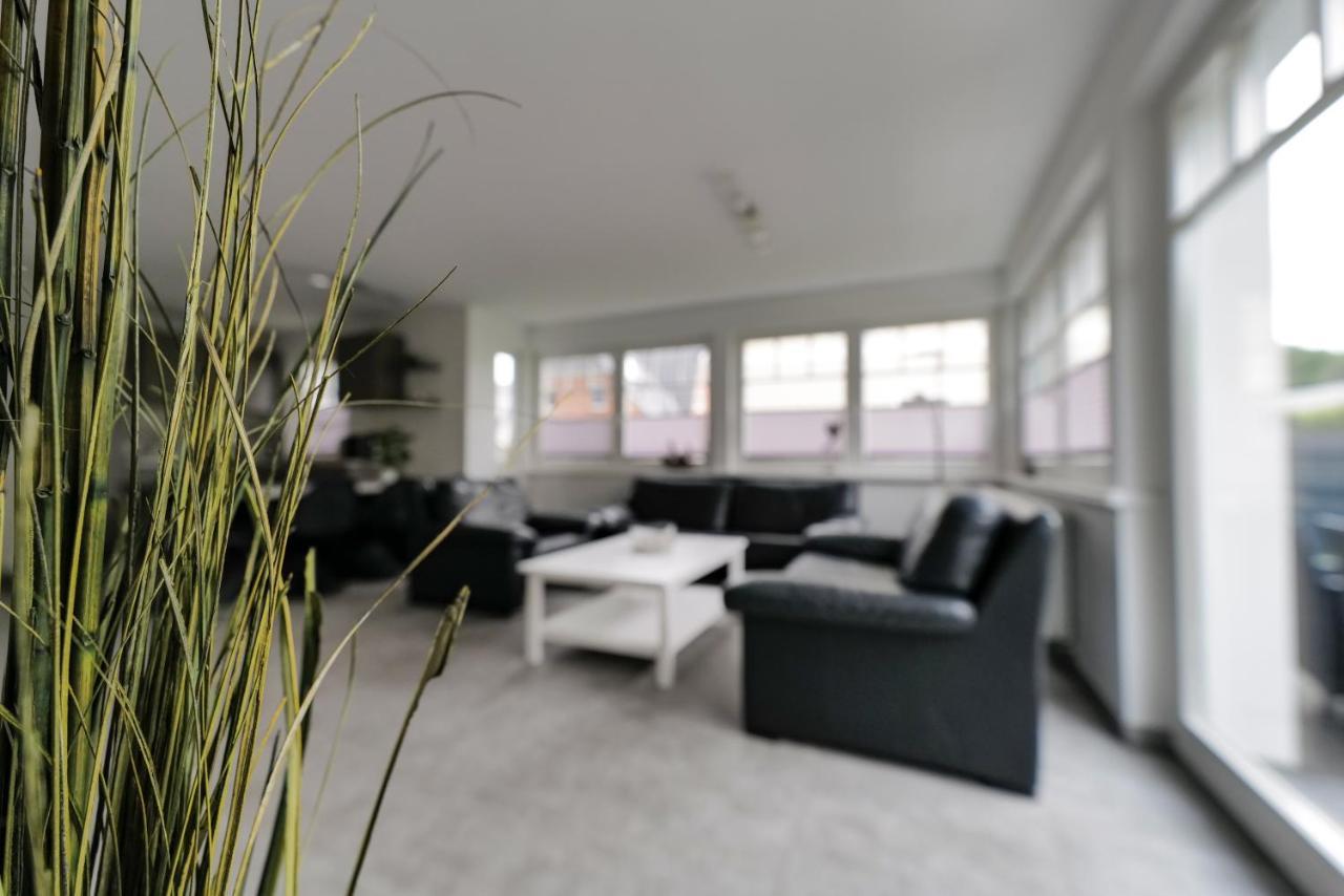 Ostseelagune Zingst, Exklusive Dhh, Strandnah, Sauna, Kamin, 3 Sz, 2 Baeder, Glasfaser, Haustierfrei, Garten Mit Suedterrasse, E-Ladesaeule, 2 Stellplaetze, Strandkorb, Fahrradschuppen, Waschmaschine, Trockner, Nichtraucher Exterior photo