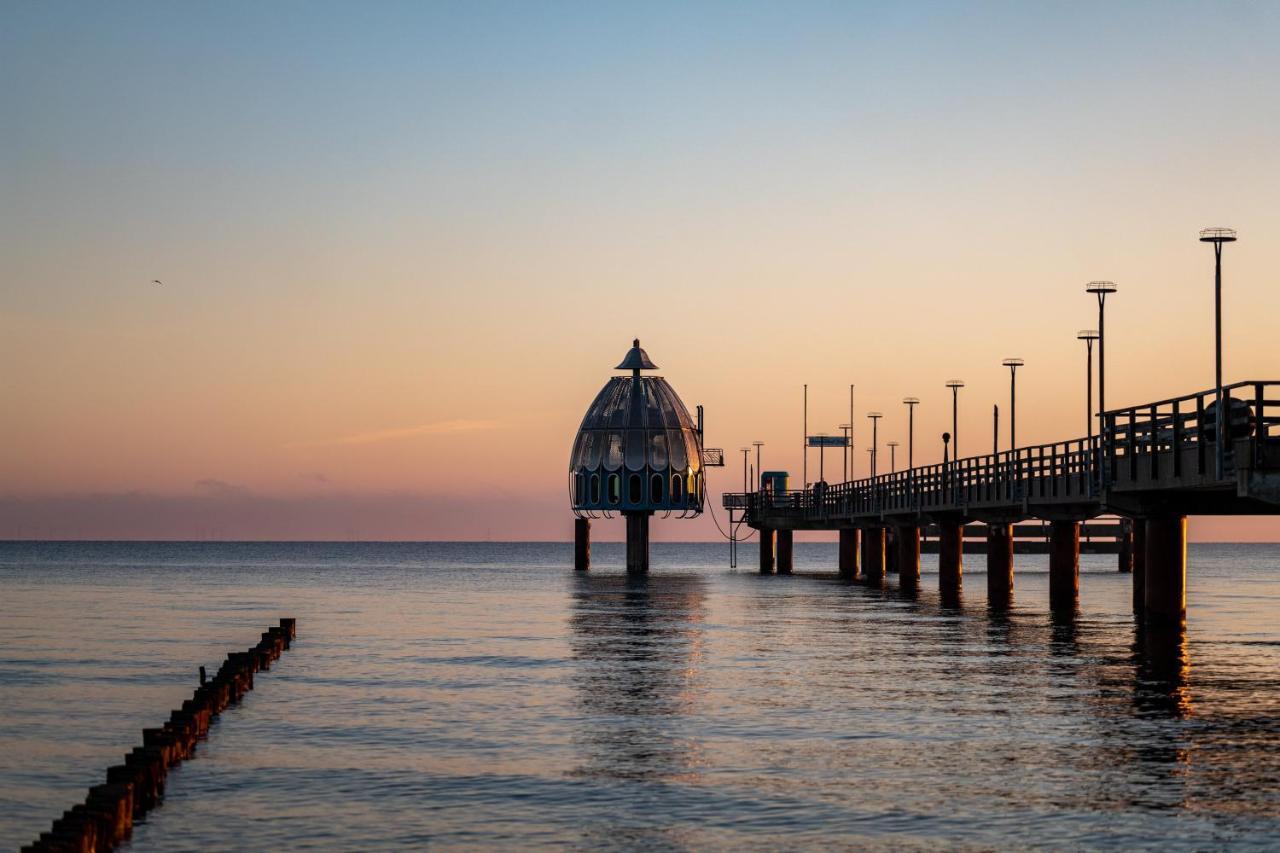 Ostseelagune Zingst, Exklusive Dhh, Strandnah, Sauna, Kamin, 3 Sz, 2 Baeder, Glasfaser, Haustierfrei, Garten Mit Suedterrasse, E-Ladesaeule, 2 Stellplaetze, Strandkorb, Fahrradschuppen, Waschmaschine, Trockner, Nichtraucher Exterior photo