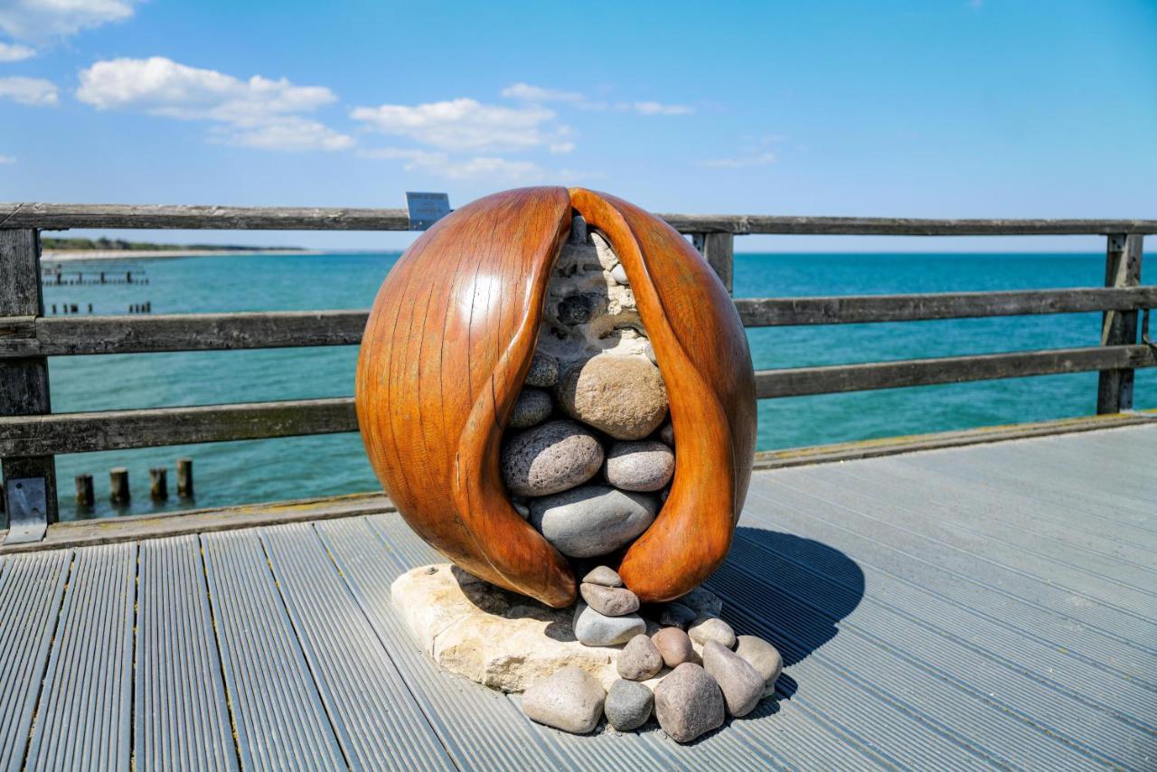 Ostseelagune Zingst, Exklusive Dhh, Strandnah, Sauna, Kamin, 3 Sz, 2 Baeder, Glasfaser, Haustierfrei, Garten Mit Suedterrasse, E-Ladesaeule, 2 Stellplaetze, Strandkorb, Fahrradschuppen, Waschmaschine, Trockner, Nichtraucher Exterior photo