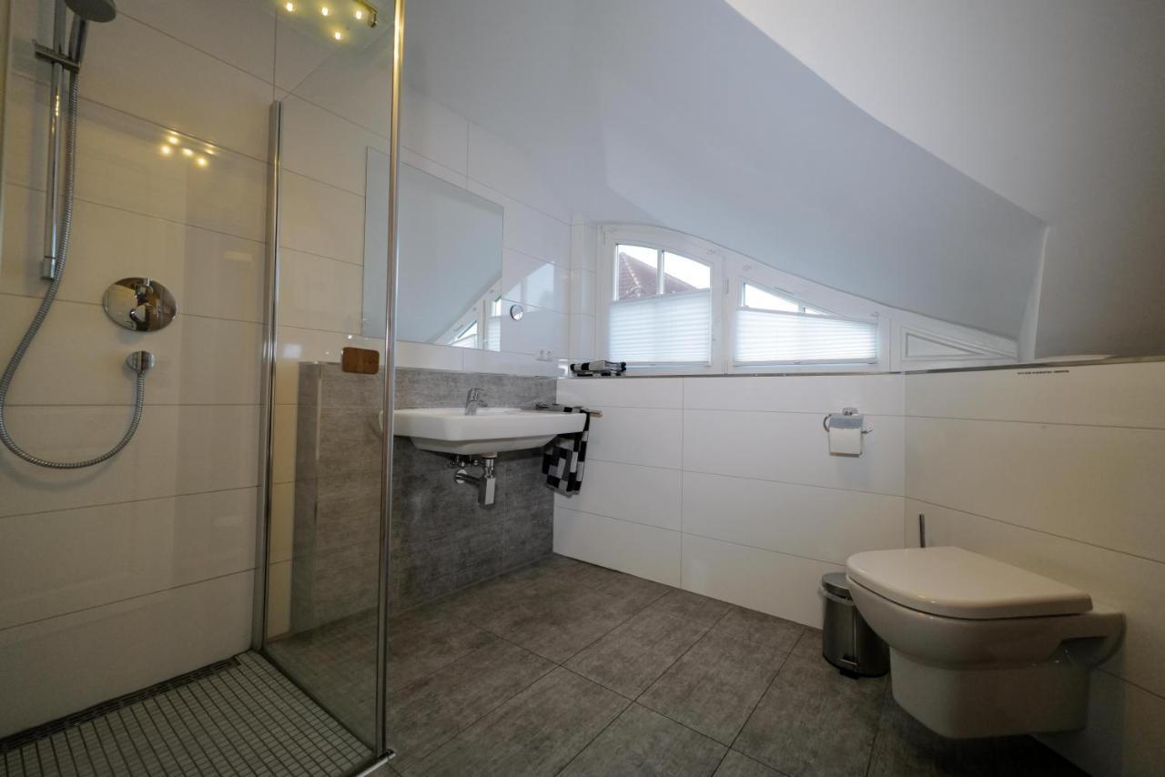 Ostseelagune Zingst, Exklusive Dhh, Strandnah, Sauna, Kamin, 3 Sz, 2 Baeder, Glasfaser, Haustierfrei, Garten Mit Suedterrasse, E-Ladesaeule, 2 Stellplaetze, Strandkorb, Fahrradschuppen, Waschmaschine, Trockner, Nichtraucher Exterior photo