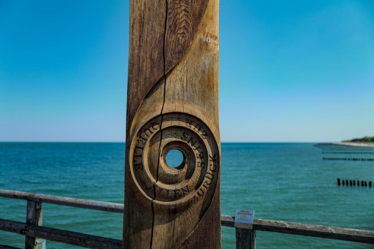 Ostseelagune Zingst, Exklusive Dhh, Strandnah, Sauna, Kamin, 3 Sz, 2 Baeder, Glasfaser, Haustierfrei, Garten Mit Suedterrasse, E-Ladesaeule, 2 Stellplaetze, Strandkorb, Fahrradschuppen, Waschmaschine, Trockner, Nichtraucher Exterior photo