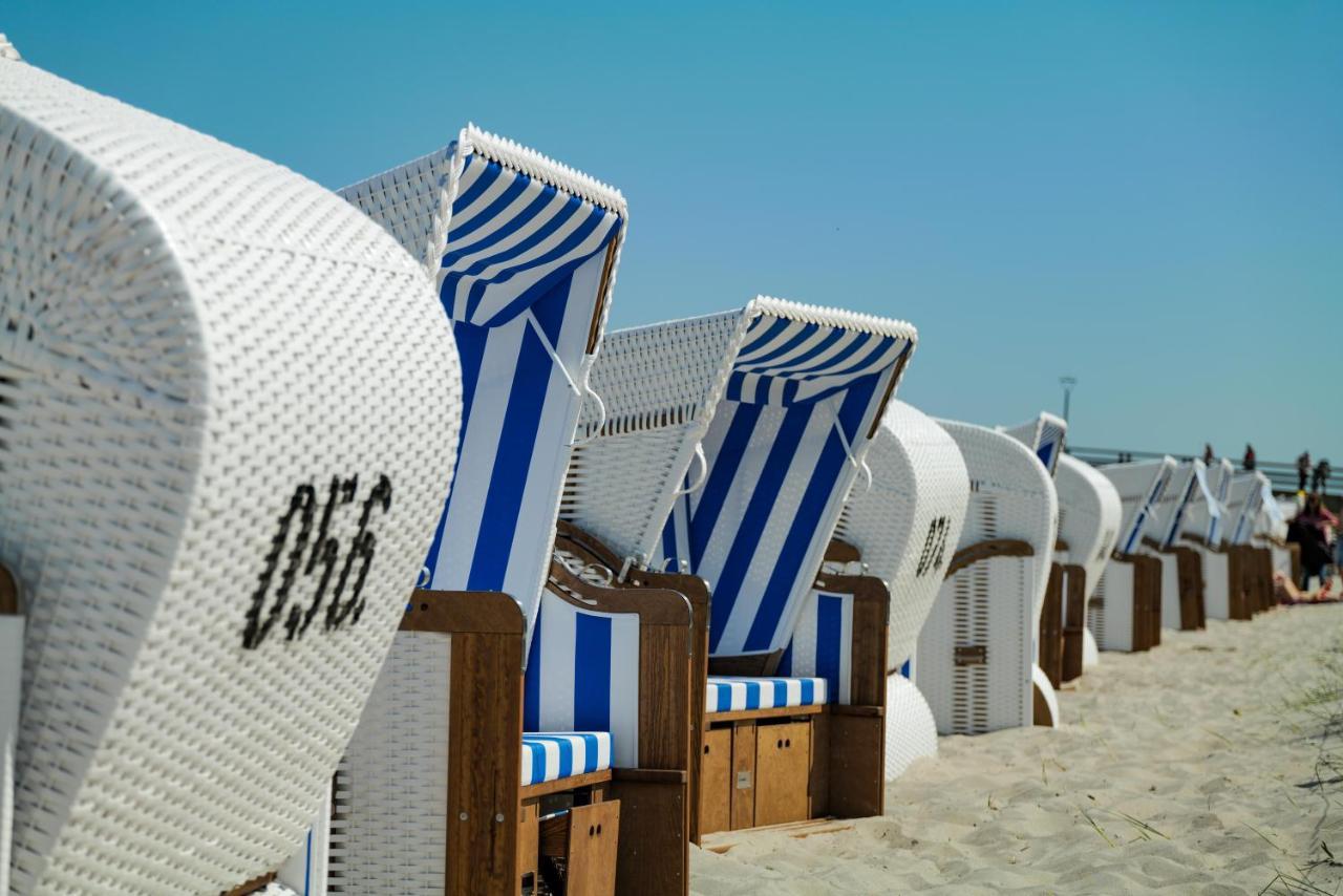 Ostseelagune Zingst, Exklusive Dhh, Strandnah, Sauna, Kamin, 3 Sz, 2 Baeder, Glasfaser, Haustierfrei, Garten Mit Suedterrasse, E-Ladesaeule, 2 Stellplaetze, Strandkorb, Fahrradschuppen, Waschmaschine, Trockner, Nichtraucher Exterior photo